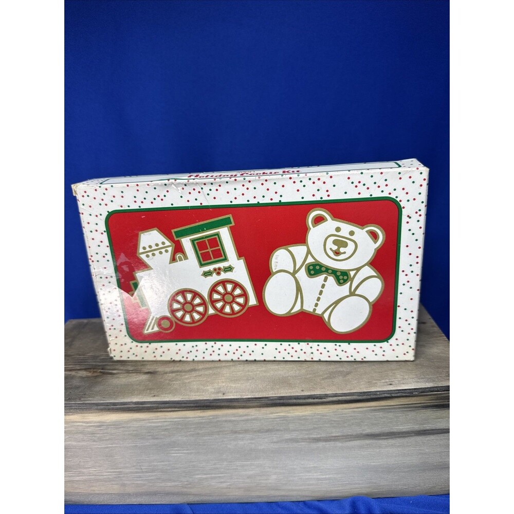 AVON VINTAGE TRAIN AND BEAR COOKIE CUTTERS New In Bag.